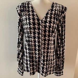 EUC Karl Lagerfeld black/cream/brown v-neck button down blouse , size M